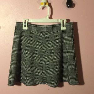 Brandy Melville Houndstooth Plaid Skirt